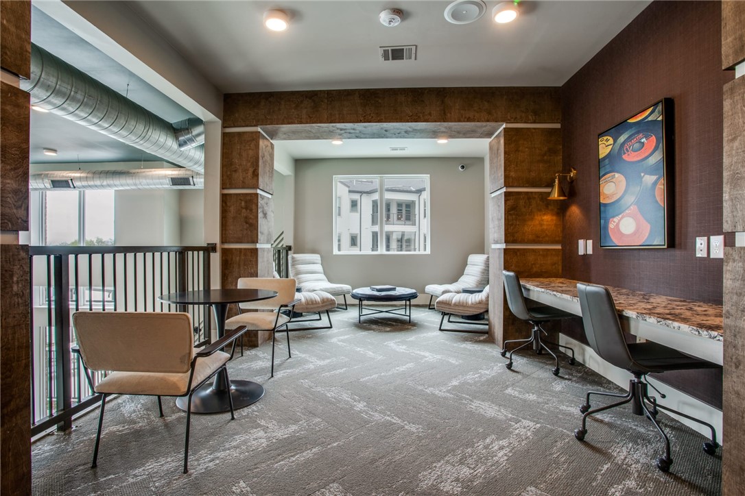 950 Town Lake Drive 5304 Property Photo 16