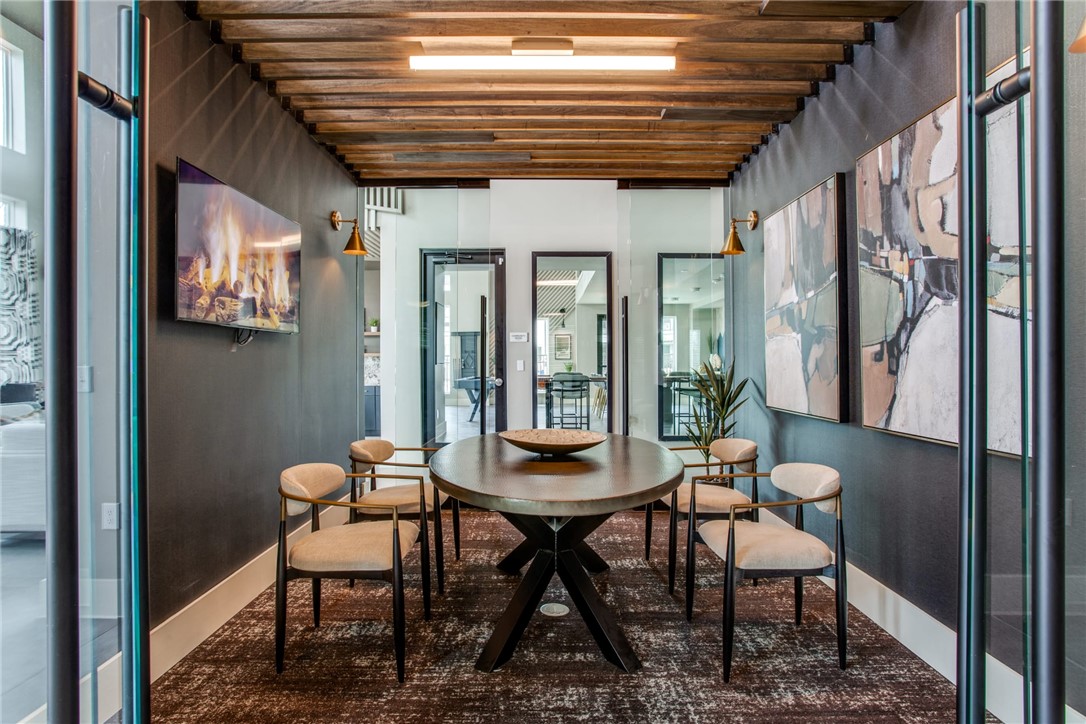 950 Town Lake Drive 5304 Property Photo 17