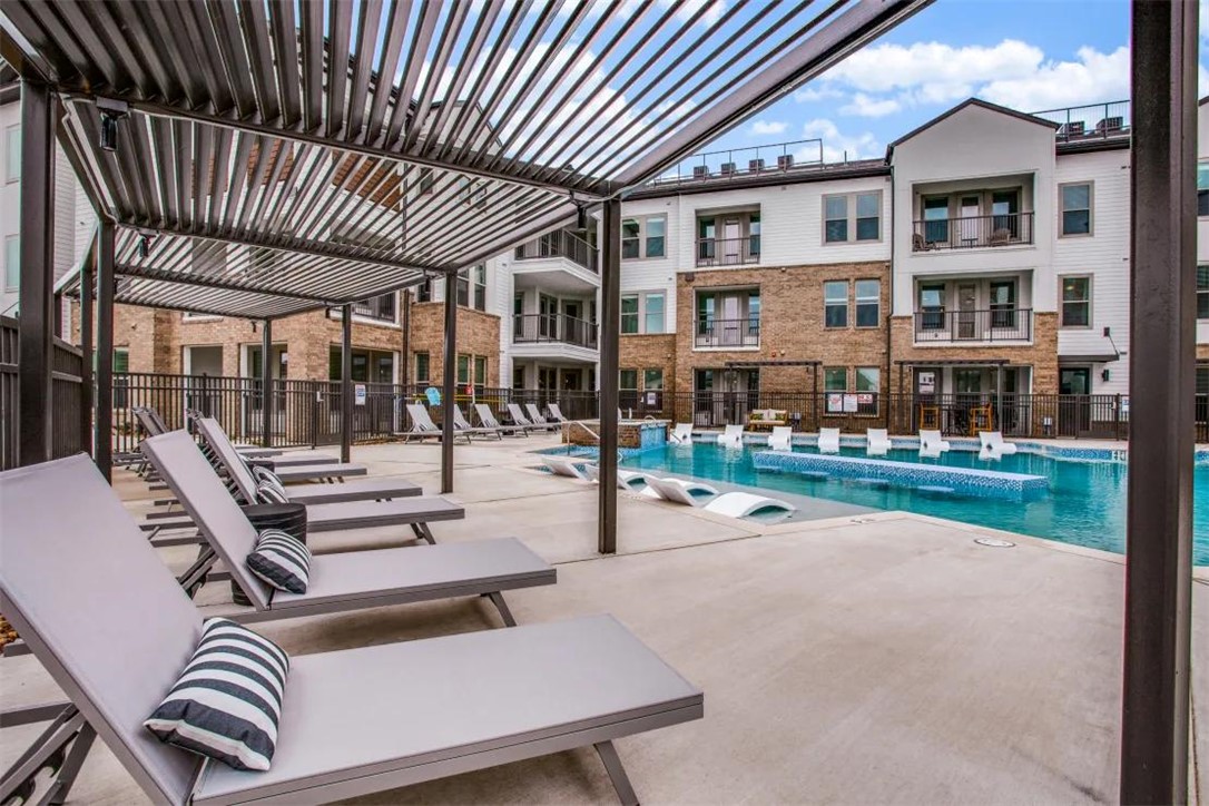 950 Town Lake Drive 5304 Property Photo 18