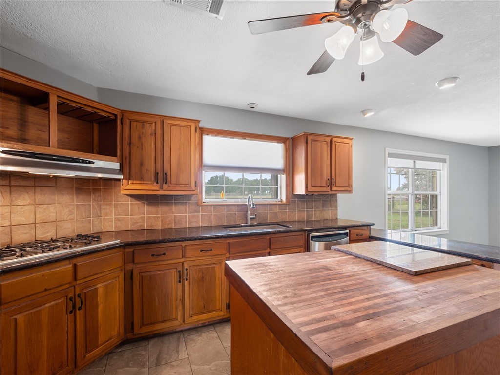 17645 Highway 6 Property Photo 9