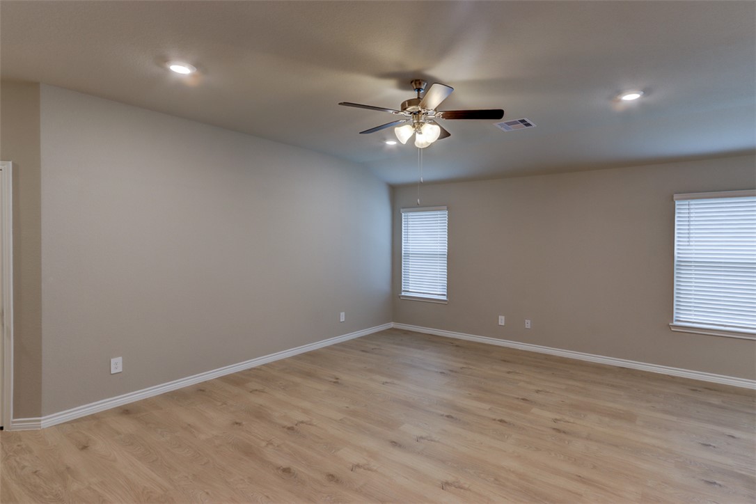 1219 Kennesaw Property Photo 4