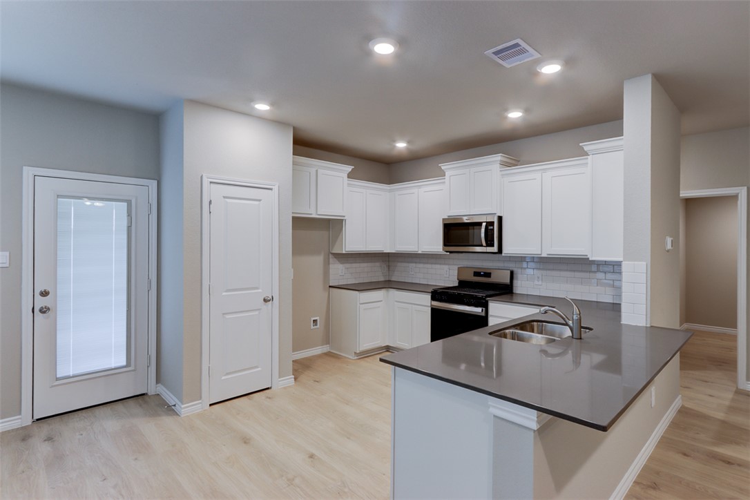 1219 Kennesaw Property Photo 5