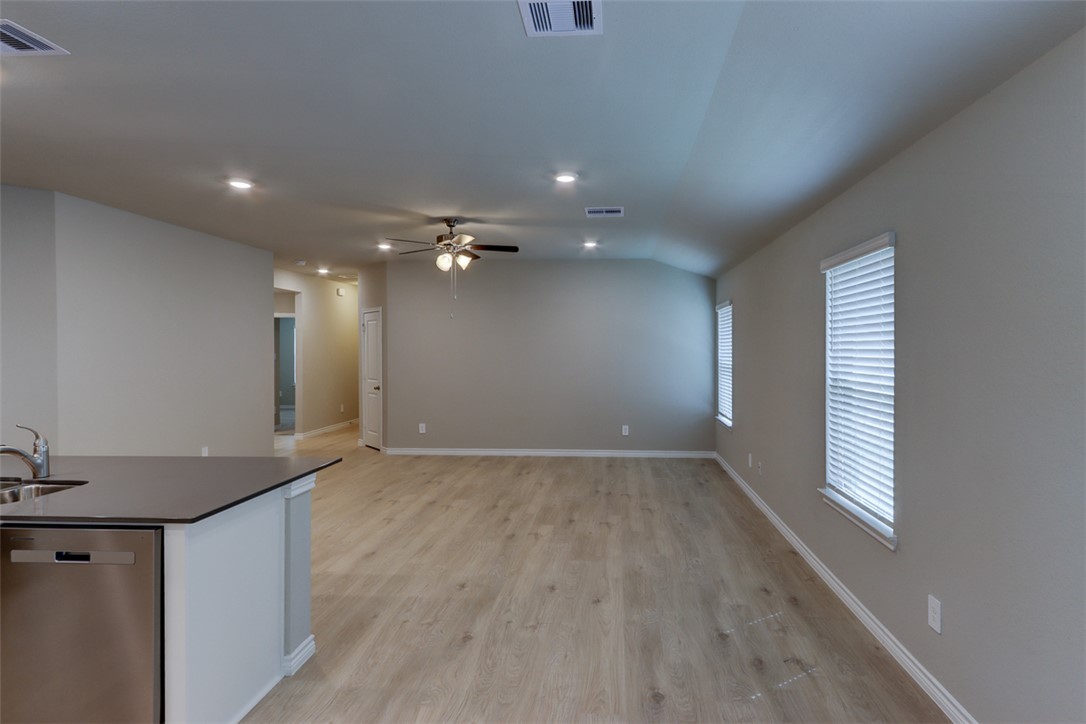 1219 Kennesaw Property Photo 6