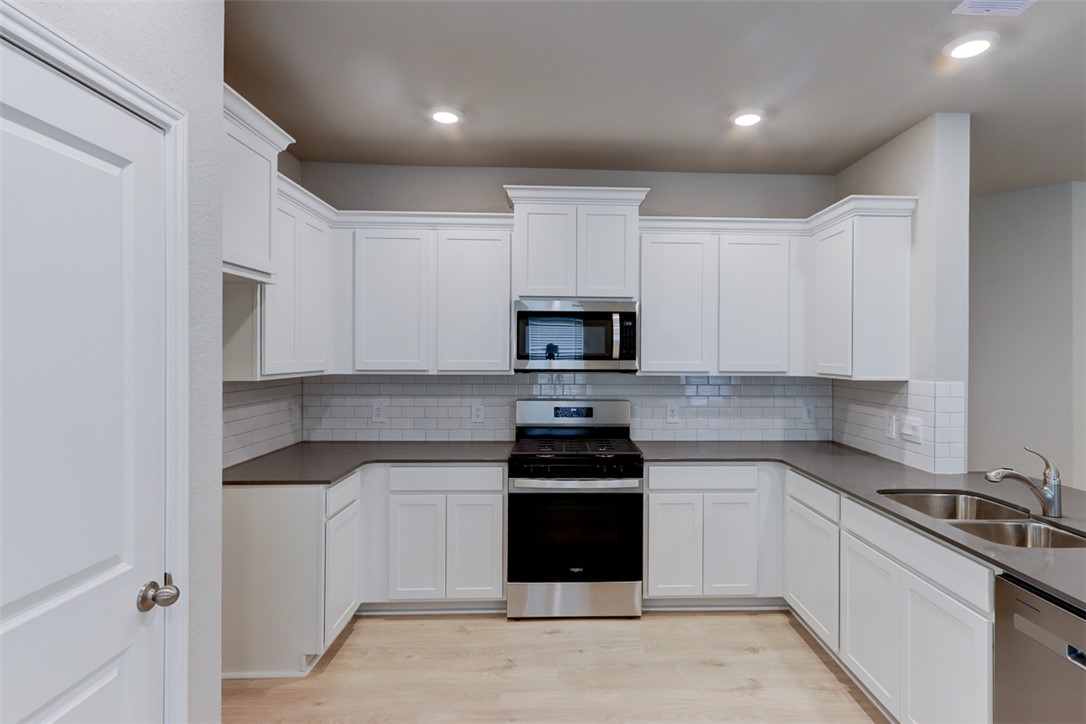 1219 Kennesaw Property Photo 7