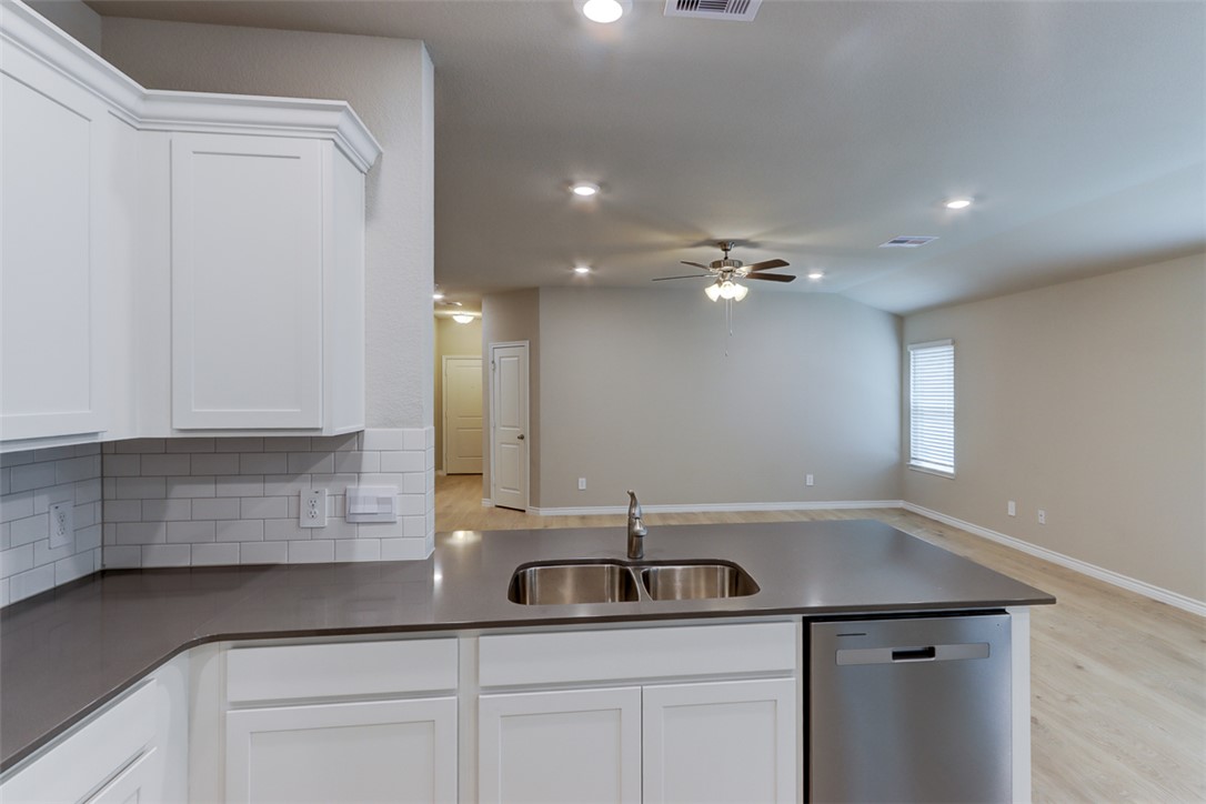 1219 Kennesaw Property Photo 8