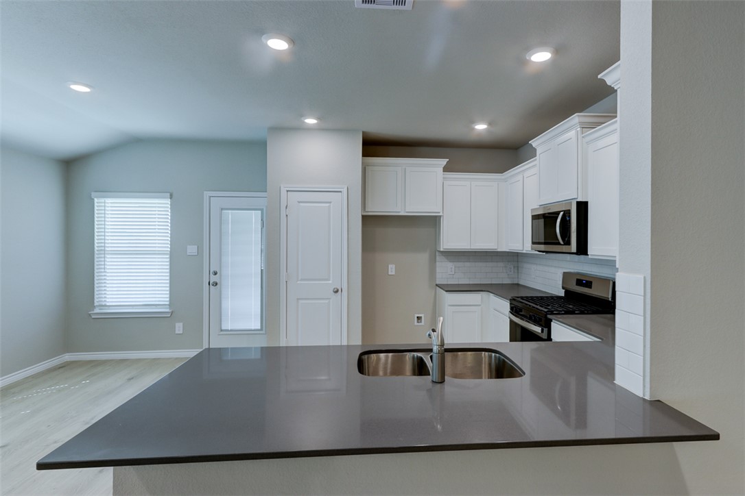 1219 Kennesaw Property Photo 9