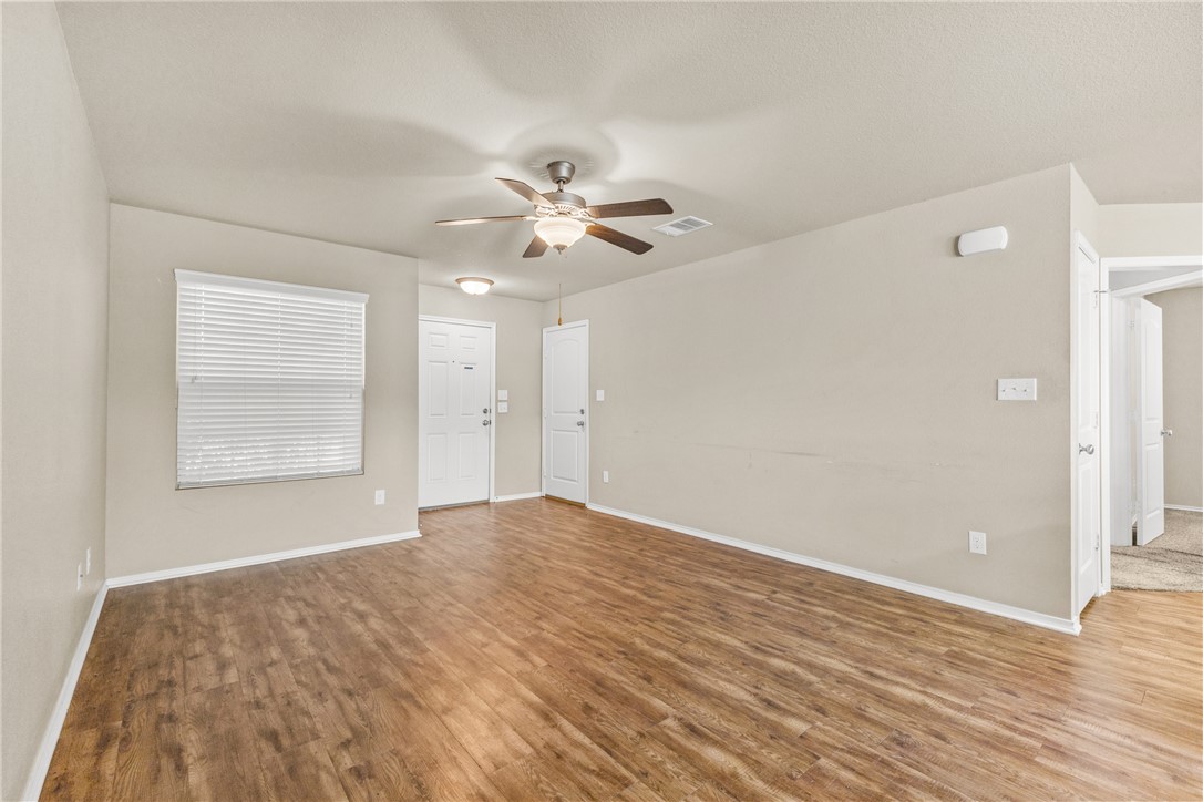 1134 Cottage Grove Circle Property Photo 4