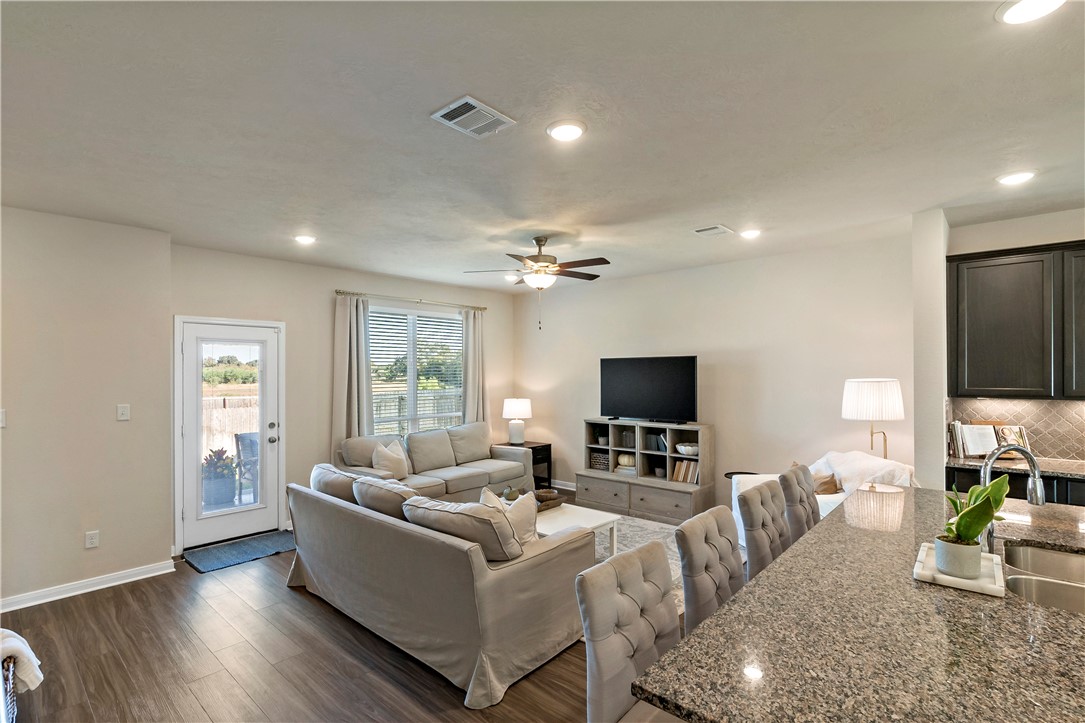 1310 Kingsgate Drive Property Photo 6