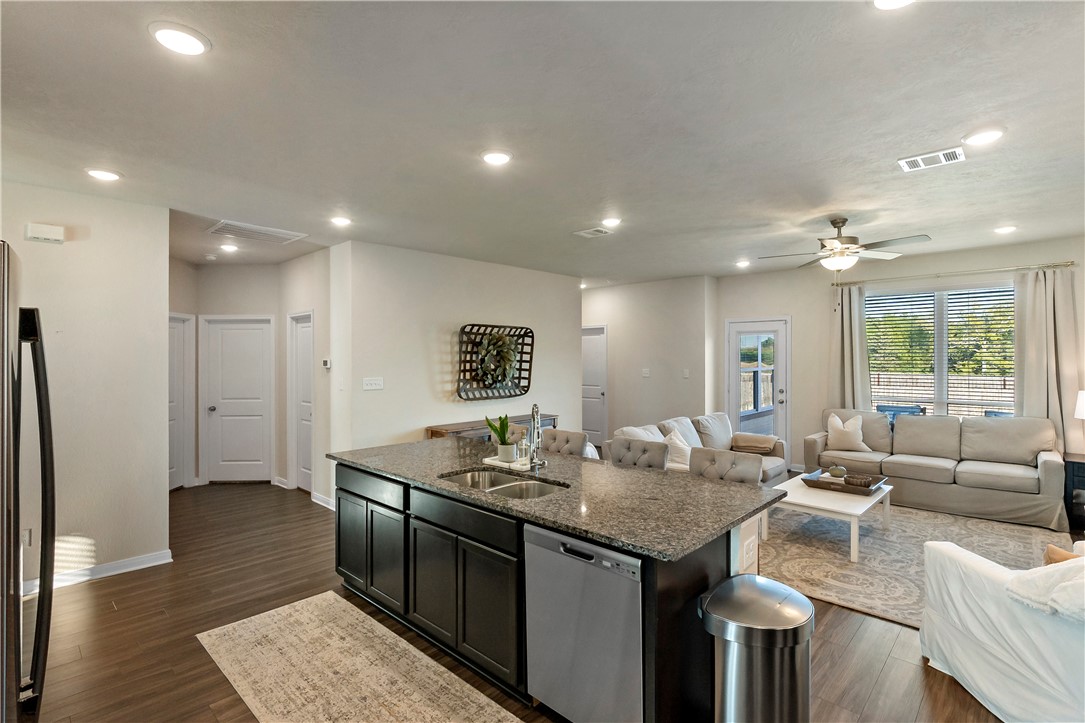 1310 Kingsgate Drive Property Photo 7