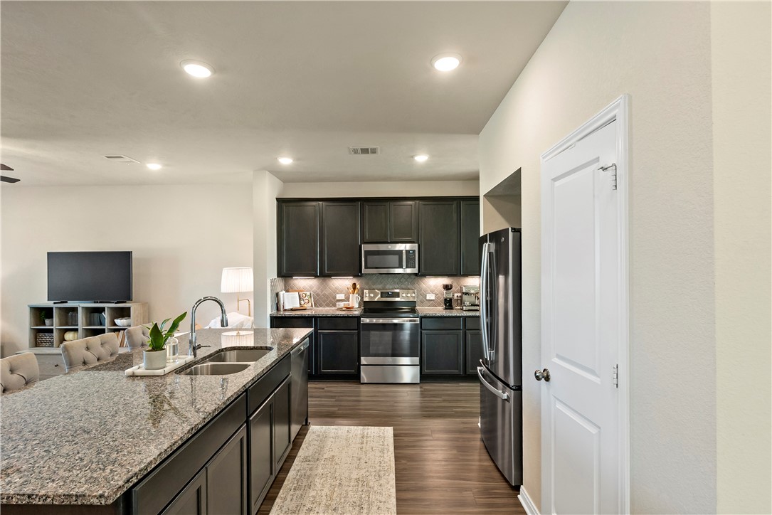 1310 Kingsgate Drive Property Photo 9