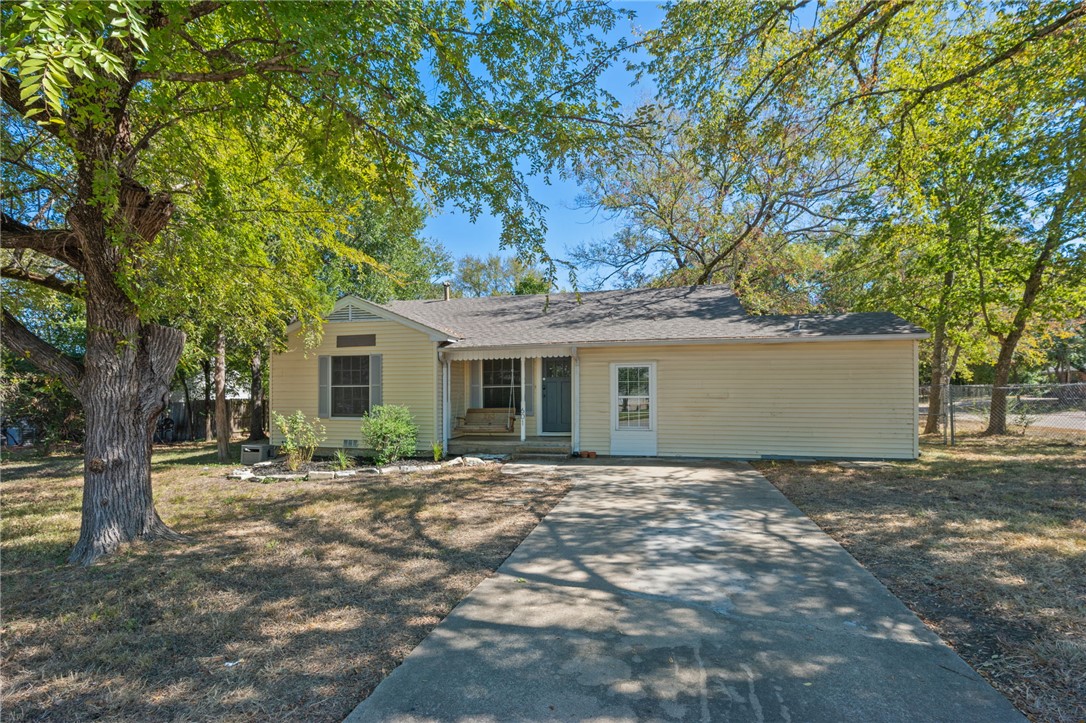 601 North Avenue E Property Photo 1