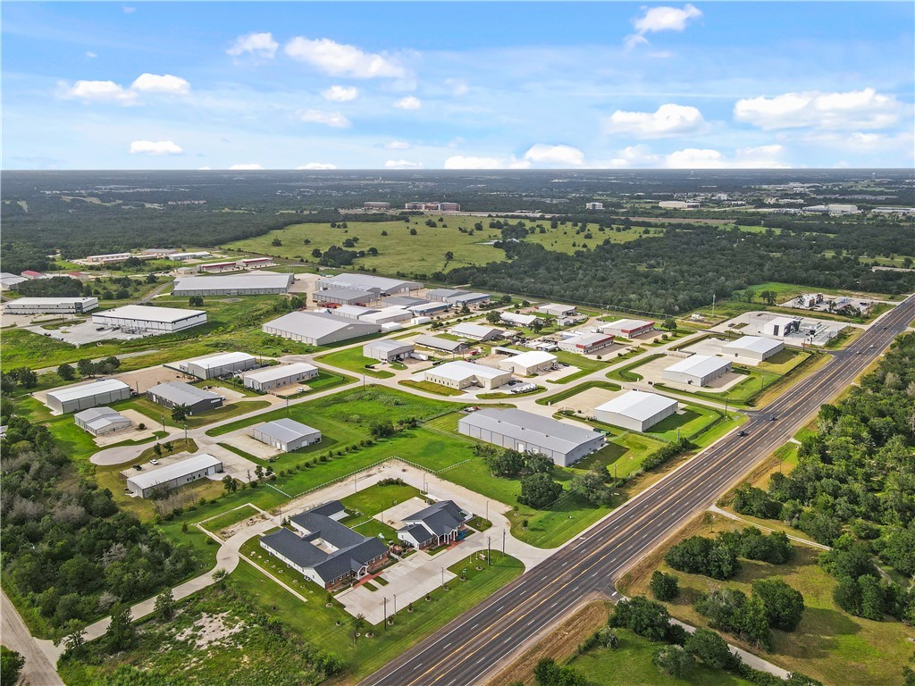 5998 Imperial Loop Property Photo 3