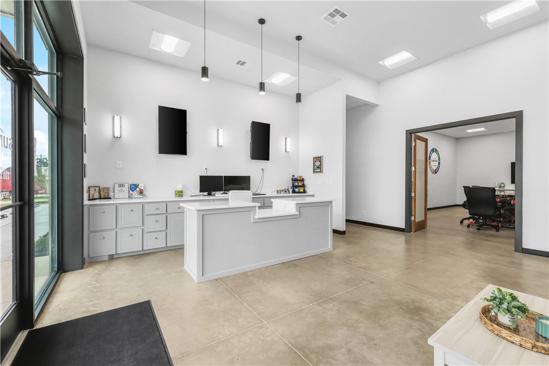 5998 Imperial Loop Property Photo 22