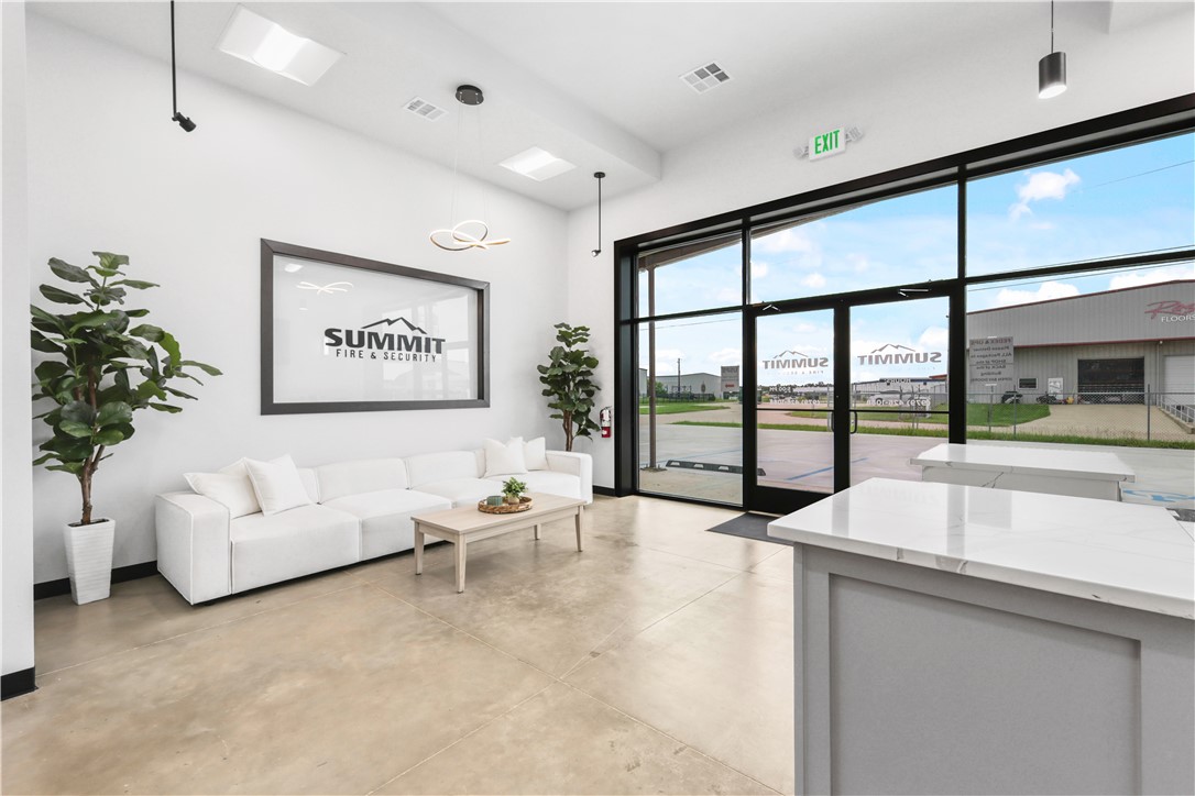 5998 Imperial Loop Property Photo 25