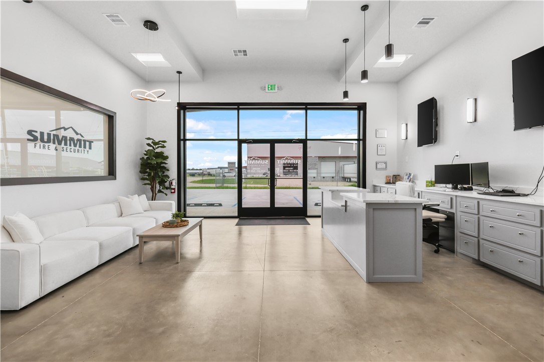 5998 Imperial Loop Property Photo 26