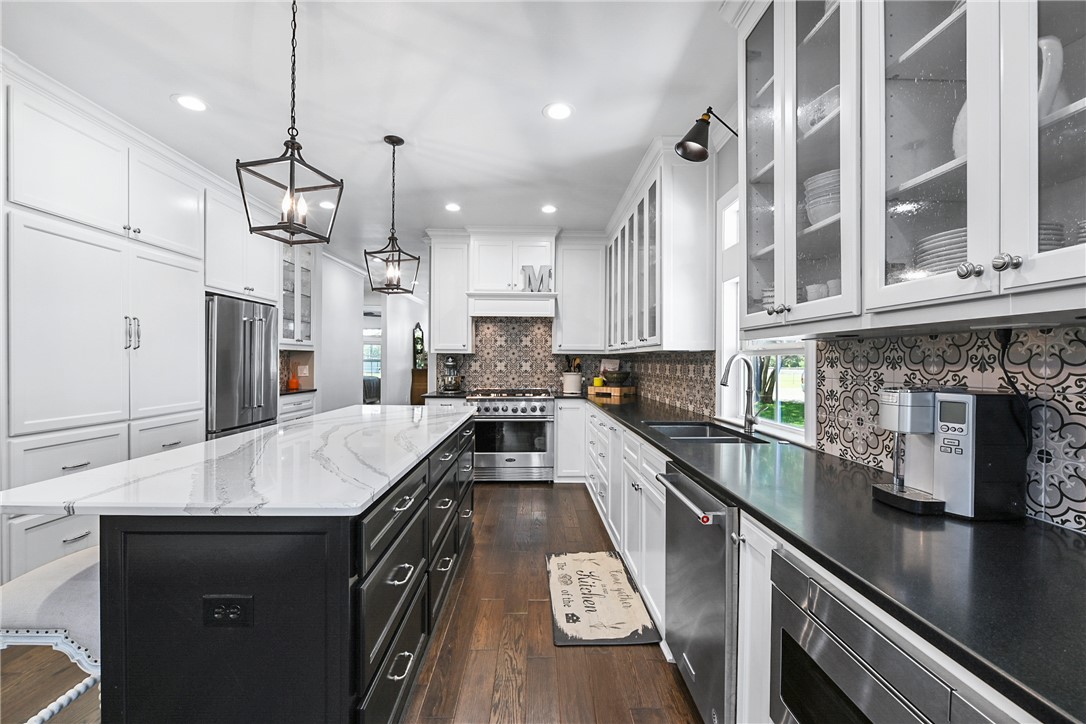 904 West Alligator Street Property Photo 5