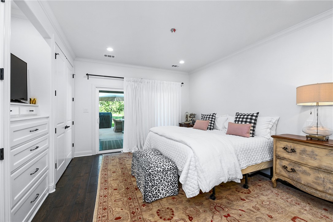 904 West Alligator Street Property Photo 8