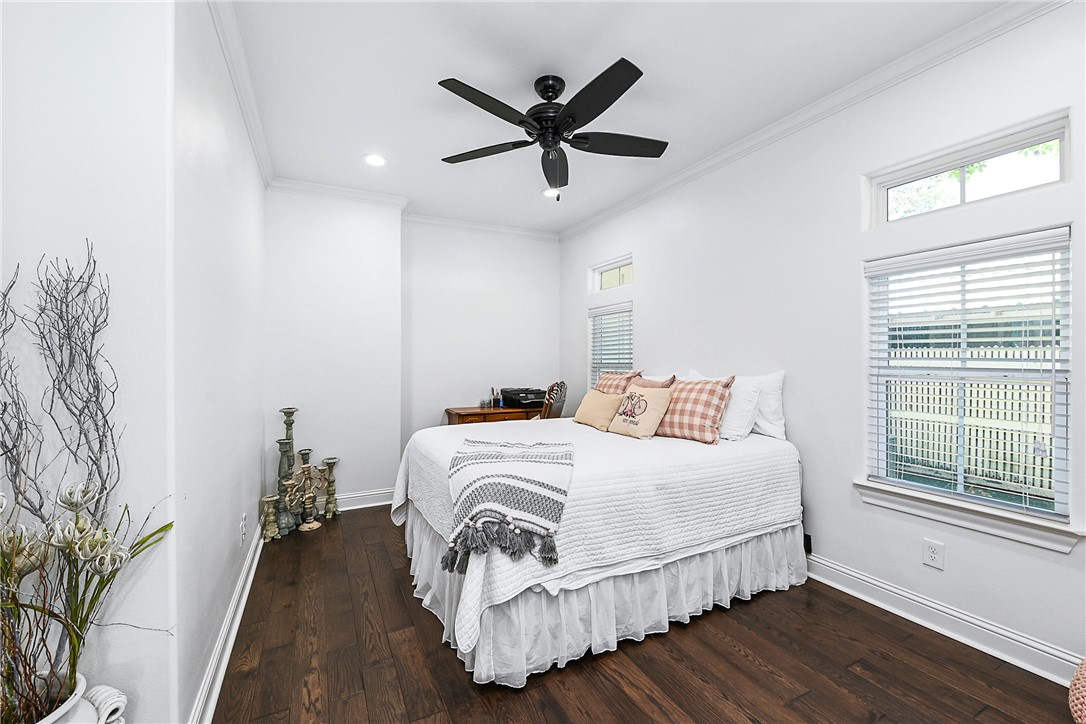 904 West Alligator Street Property Photo 11