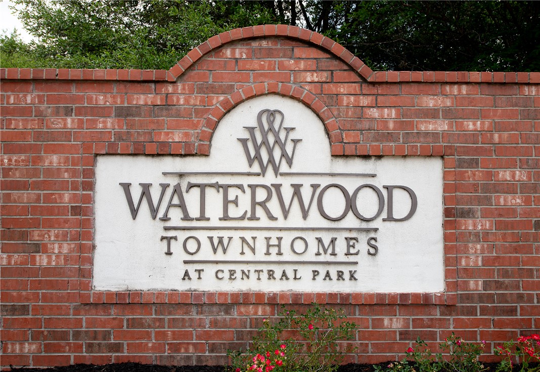 1001 Krenek Tap Road 402 Property Photo 1