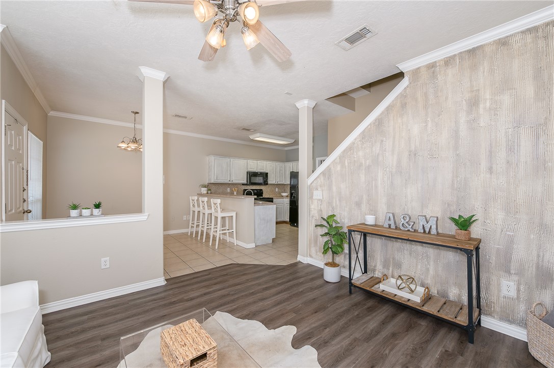 1001 Krenek Tap Road 402 Property Photo 5