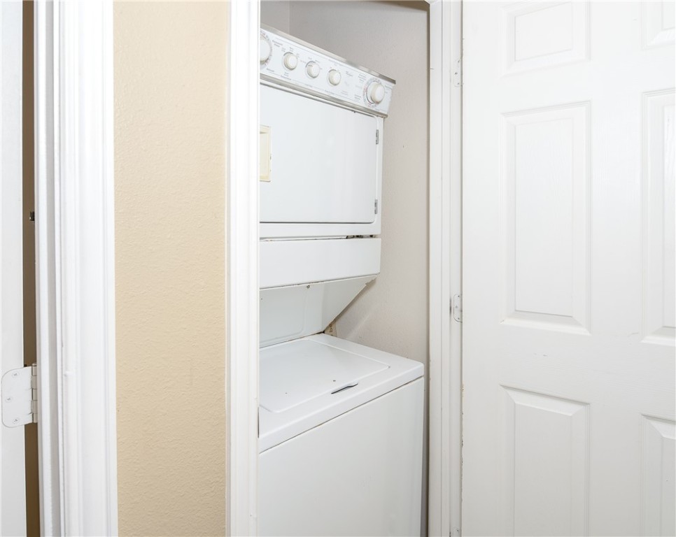 1001 Krenek Tap Road 402 Property Photo 22