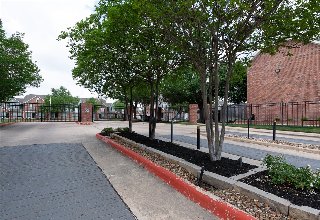 1001 Krenek Tap Road 402 Property Photo 35