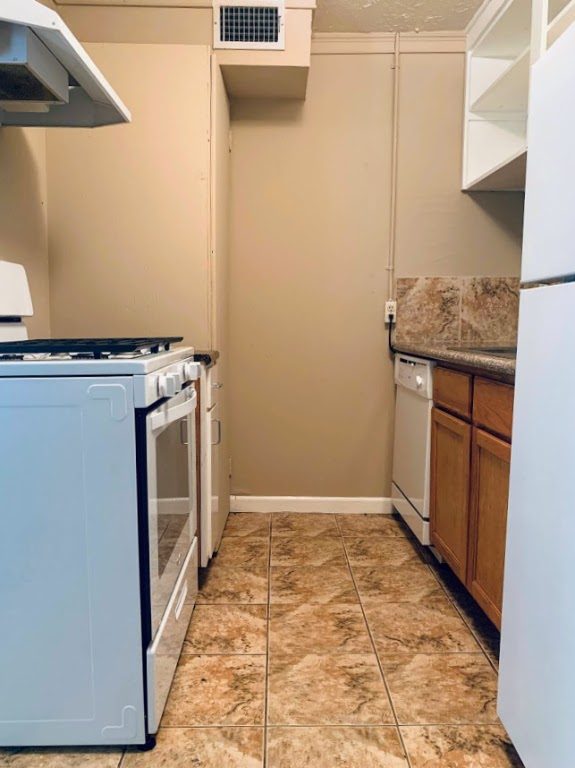 813 Avenue A Property Photo 3