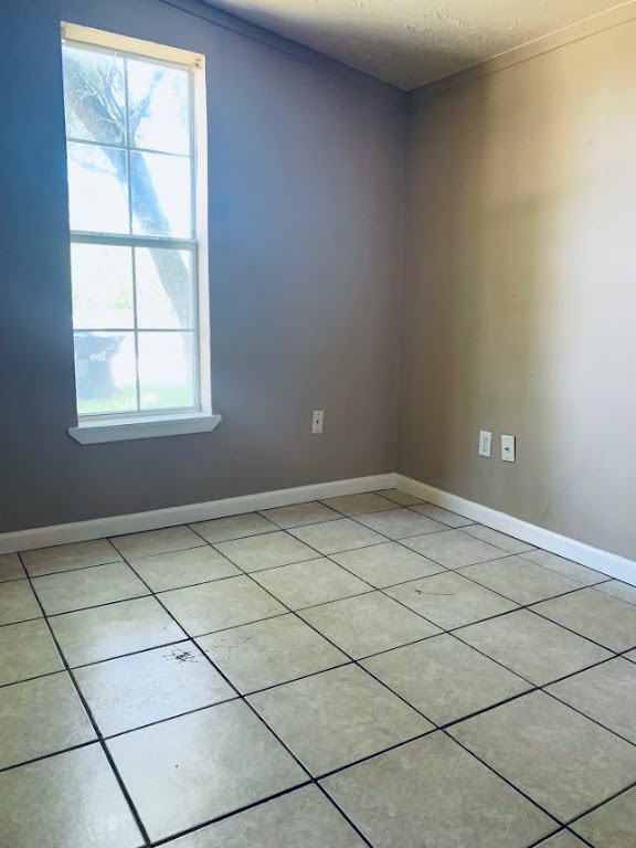 813 Avenue A Property Photo 5