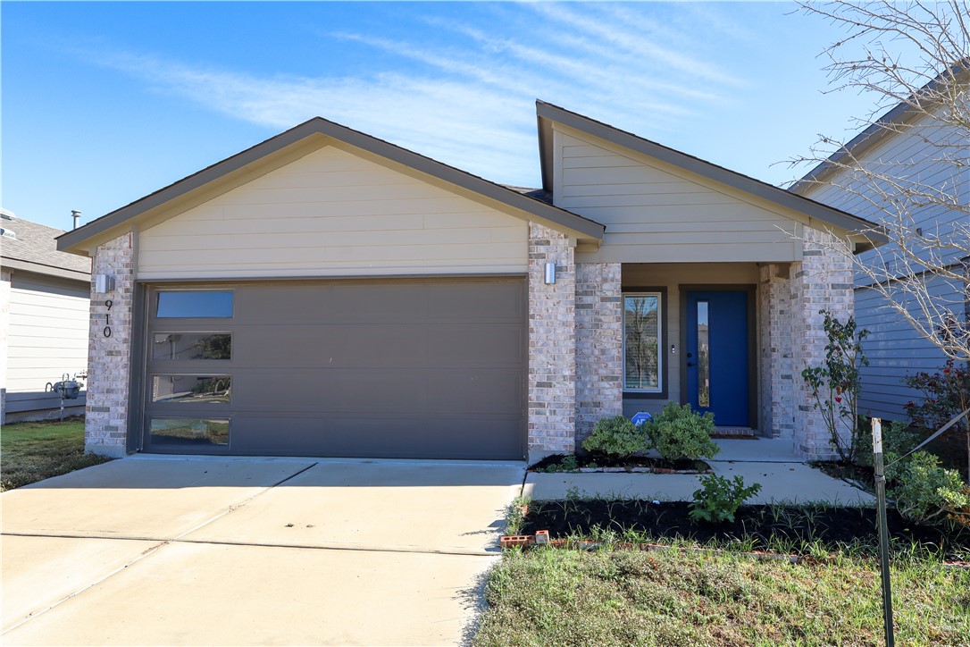910 Kickapoo Lane Property Photo 1