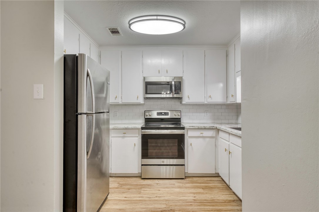 3911 Olive Street B Property Photo 6