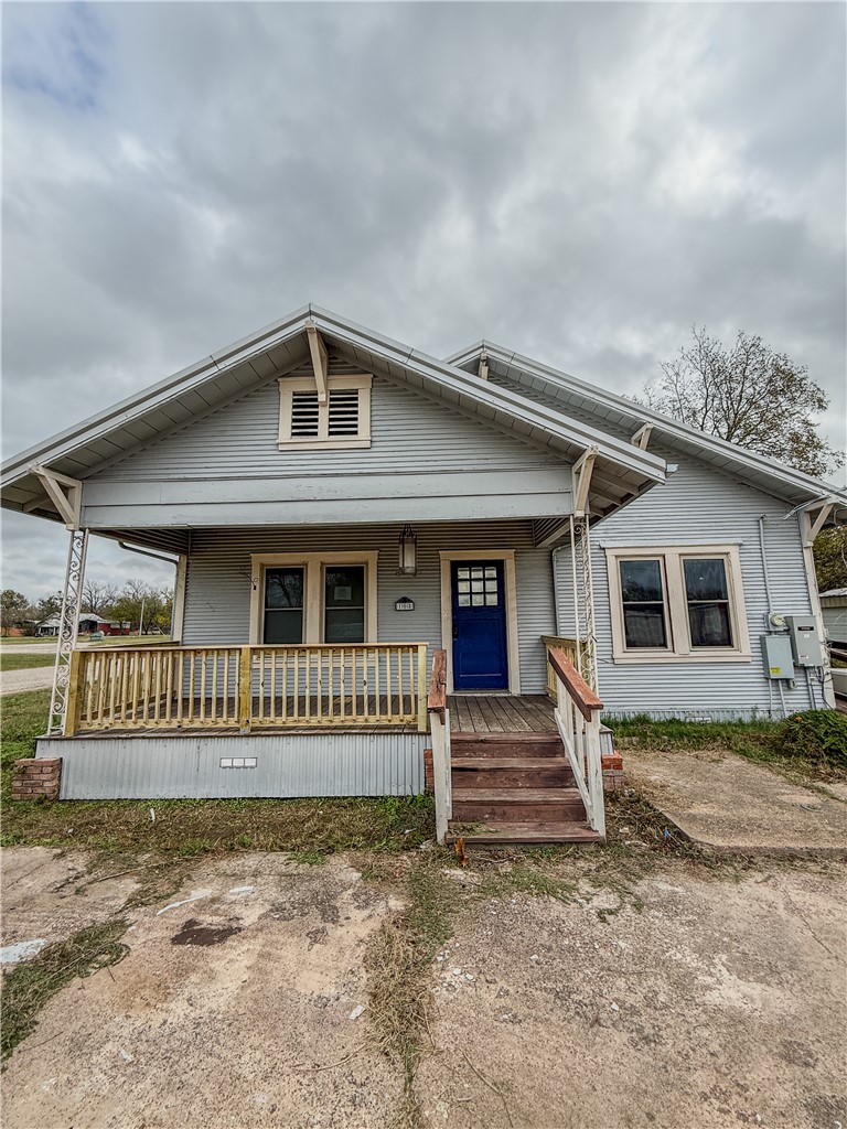 108 Mignonette Street N Property Photo 1