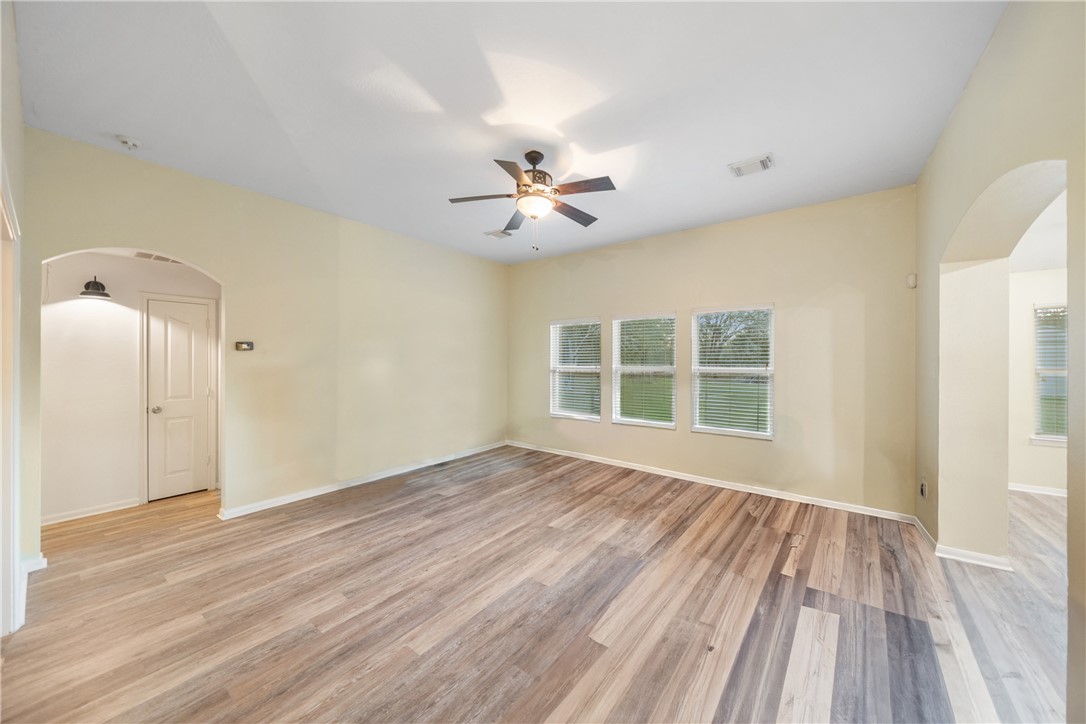 118 Pin Oak Lane Property Photo 13
