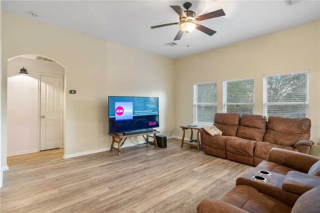 118 Pin Oak Lane Property Photo 15