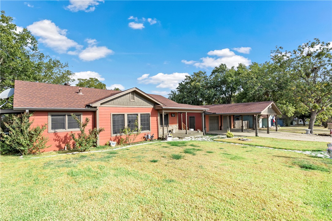 606 West Alligator Street Property Photo 2