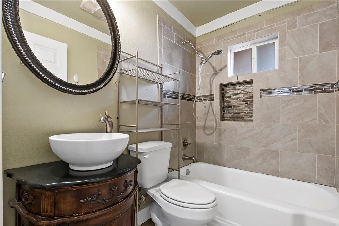606 West Alligator Street Property Photo 7