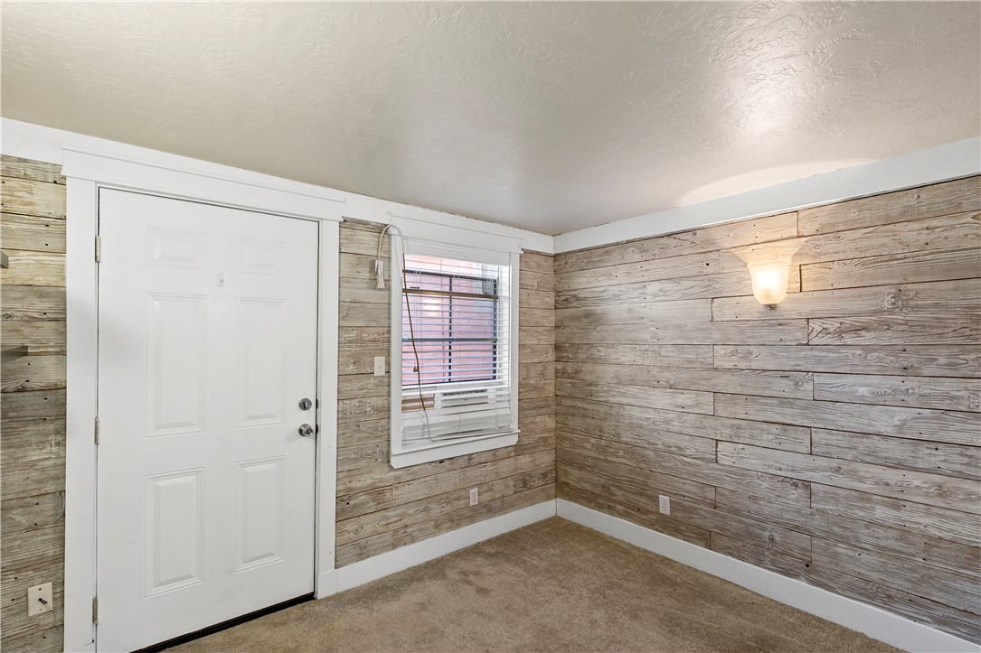 606 West Alligator Street Property Photo 12