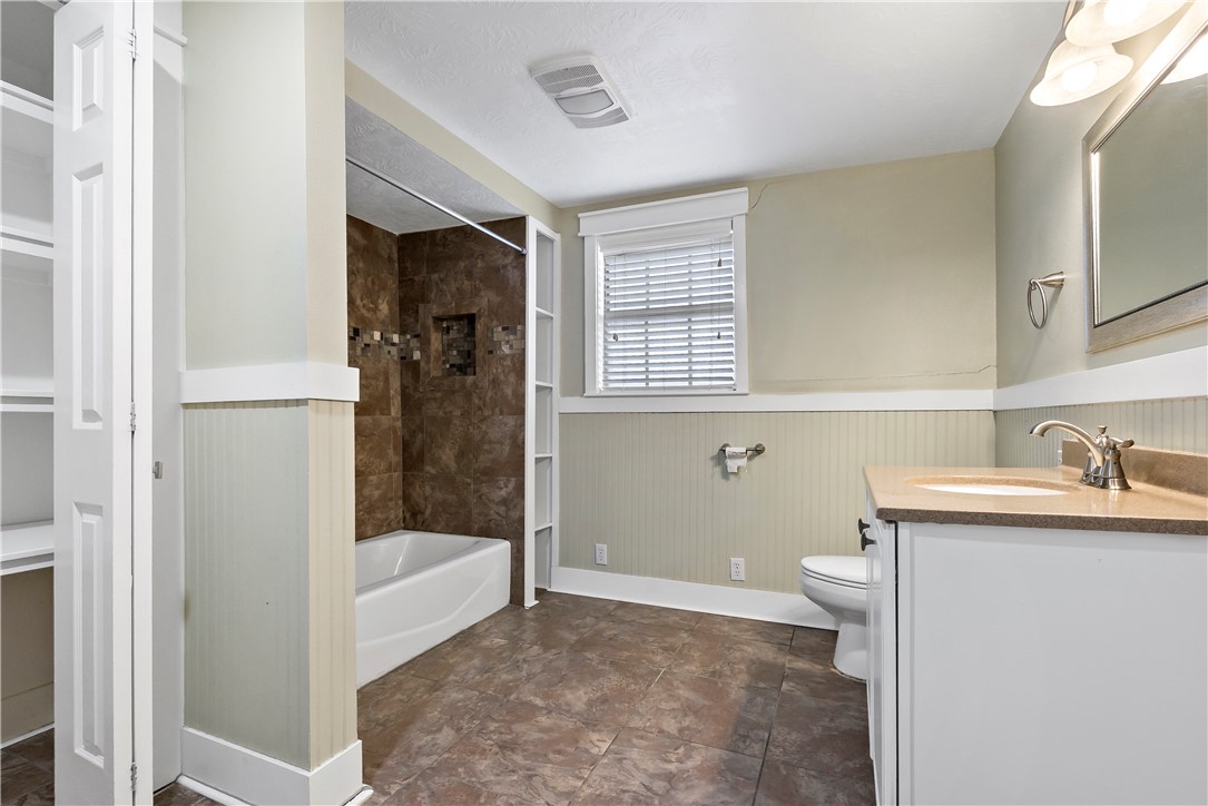606 West Alligator Street Property Photo 15