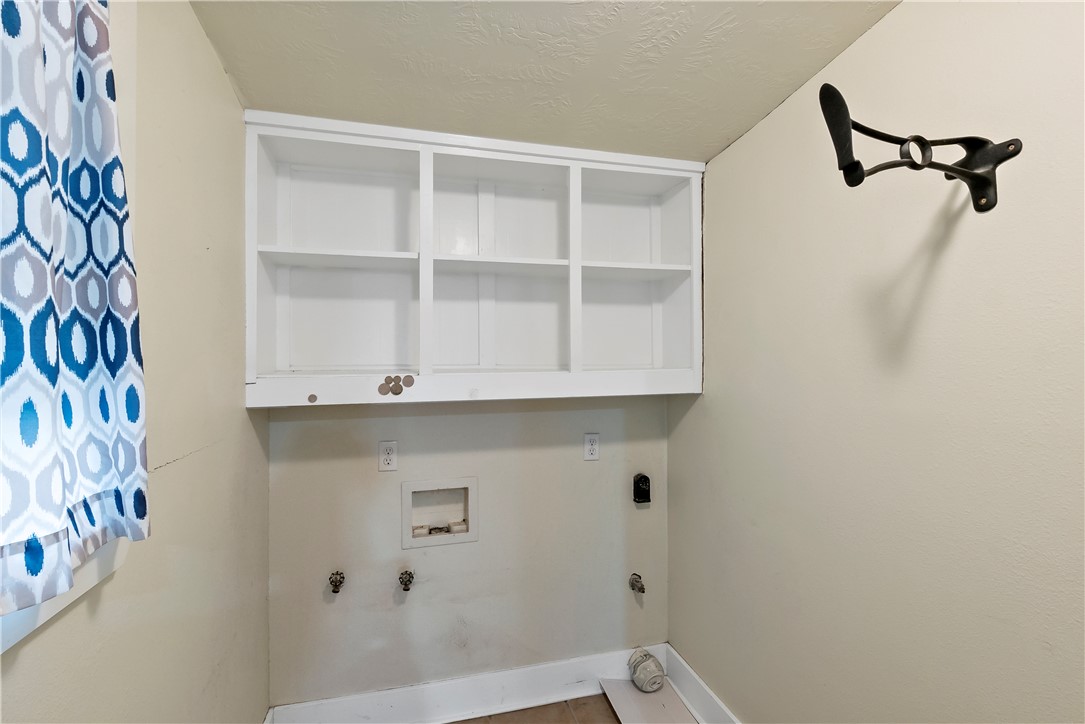 606 West Alligator Street Property Photo 16