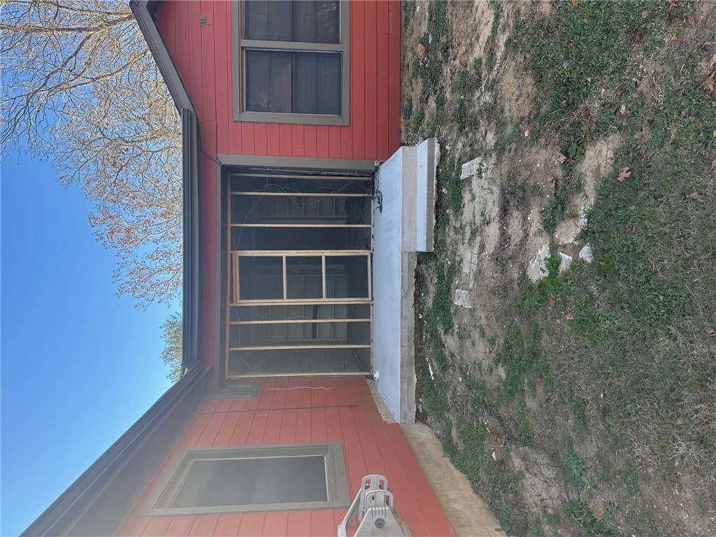 606 West Alligator Street Property Photo 21