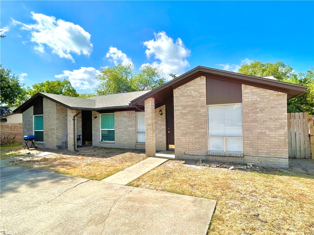 1424 Hawk Tree Drive Property Photo 1