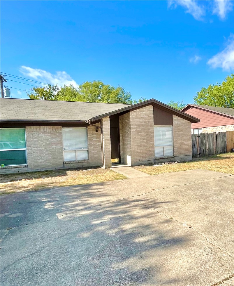 1424 Hawk Tree Drive Property Photo 2