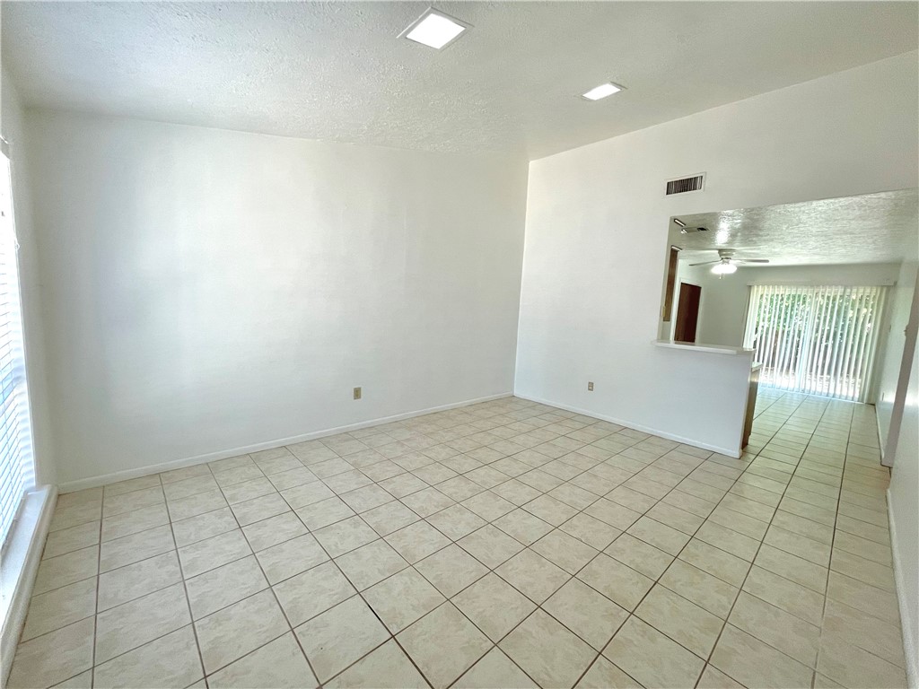 1424 Hawk Tree Drive Property Photo 3