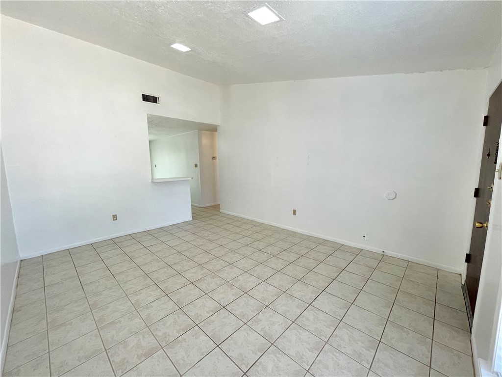 1424 Hawk Tree Drive Property Photo 4