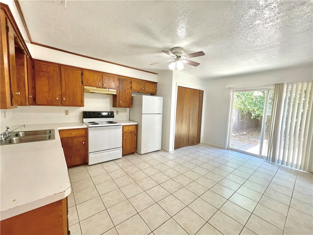 1424 Hawk Tree Drive Property Photo 5