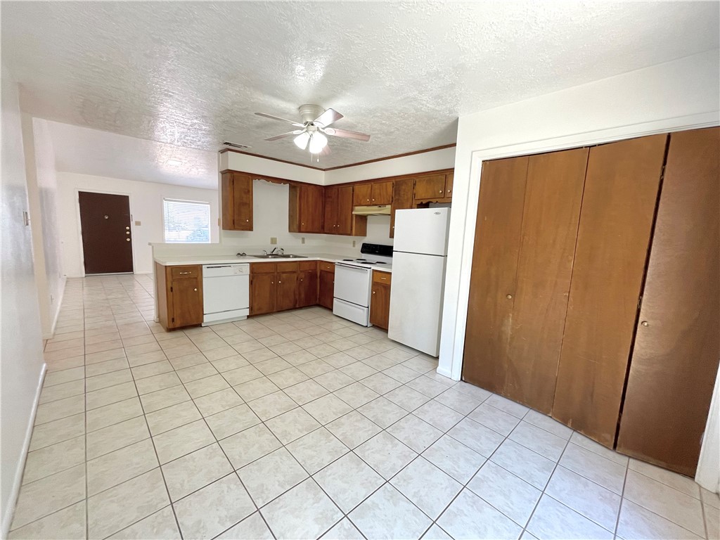 1424 Hawk Tree Drive Property Photo 9