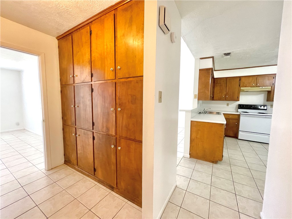 1424 Hawk Tree Drive Property Photo 12