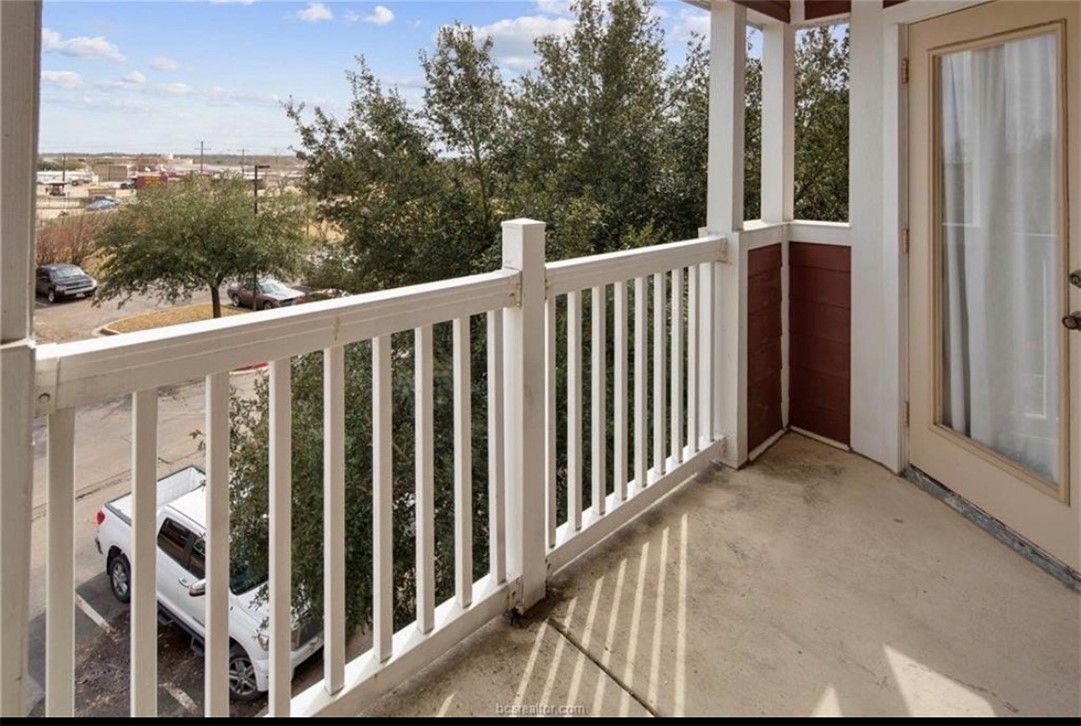 517 Southwest Parkway 302 Property Photo 13