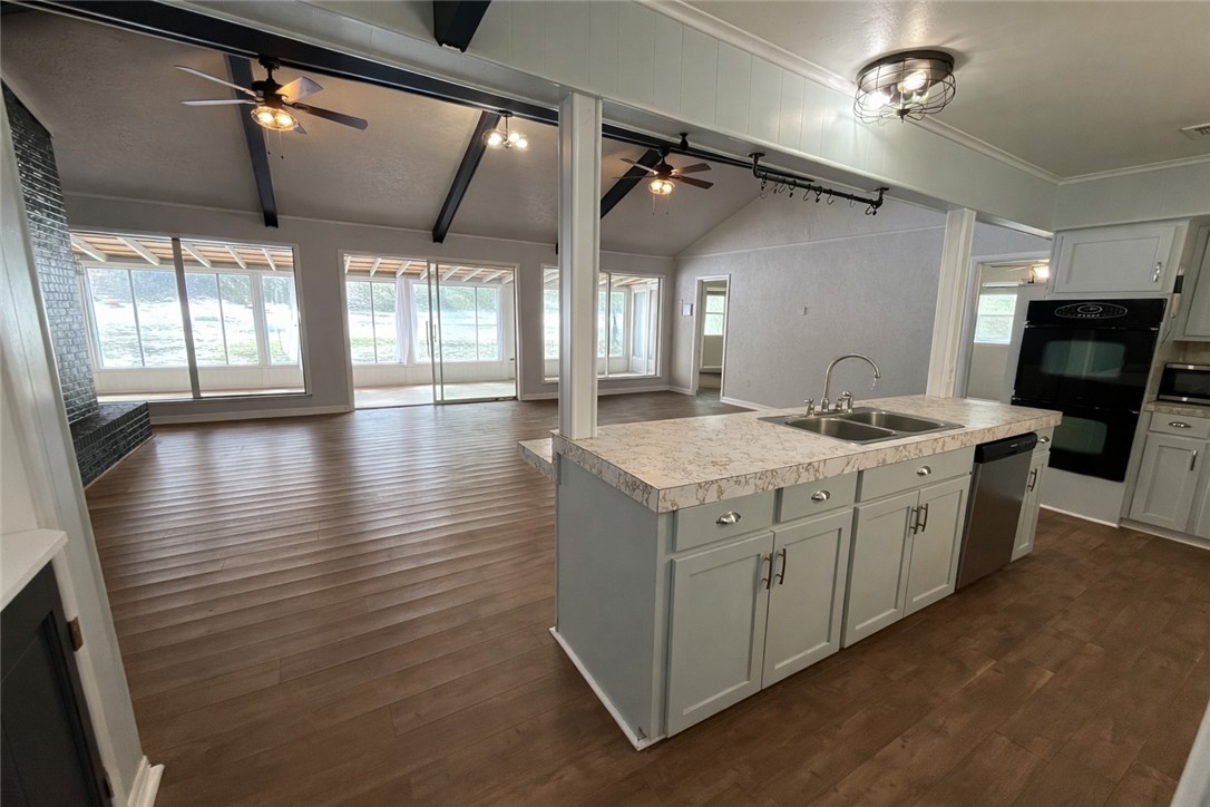 31 Hawaii Lane Property Photo 6