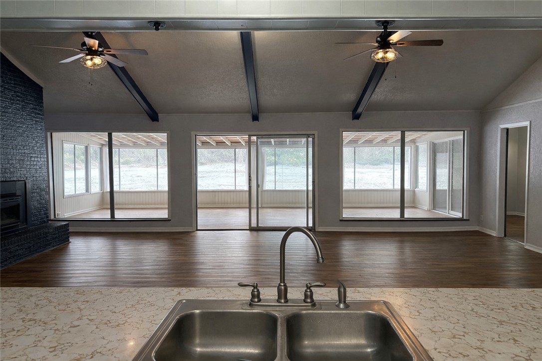 31 Hawaii Lane Property Photo 8