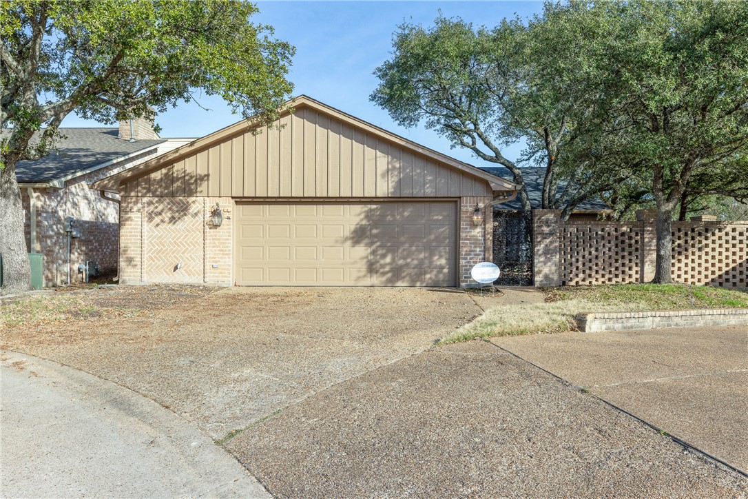 1214 Brook Hollow Court